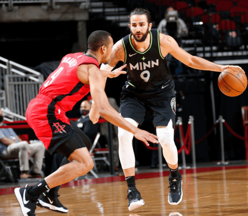 西班牙男篮碾压尼克斯，拉塞尔绝境逆转的简单介绍