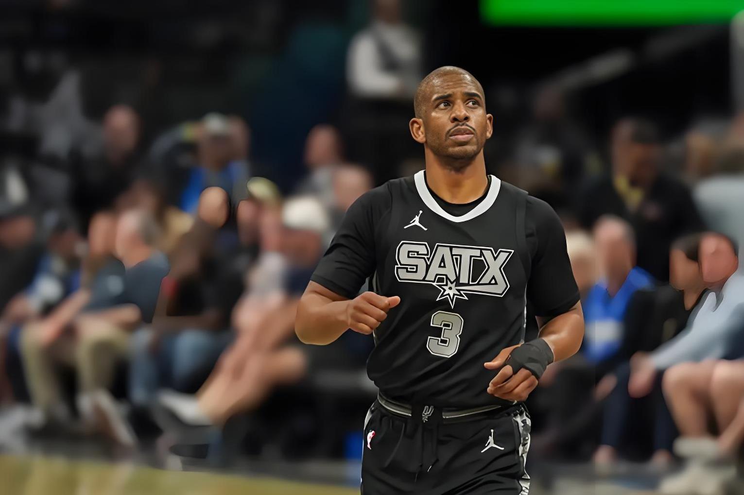 马刺逆转魔术，布克送出助攻