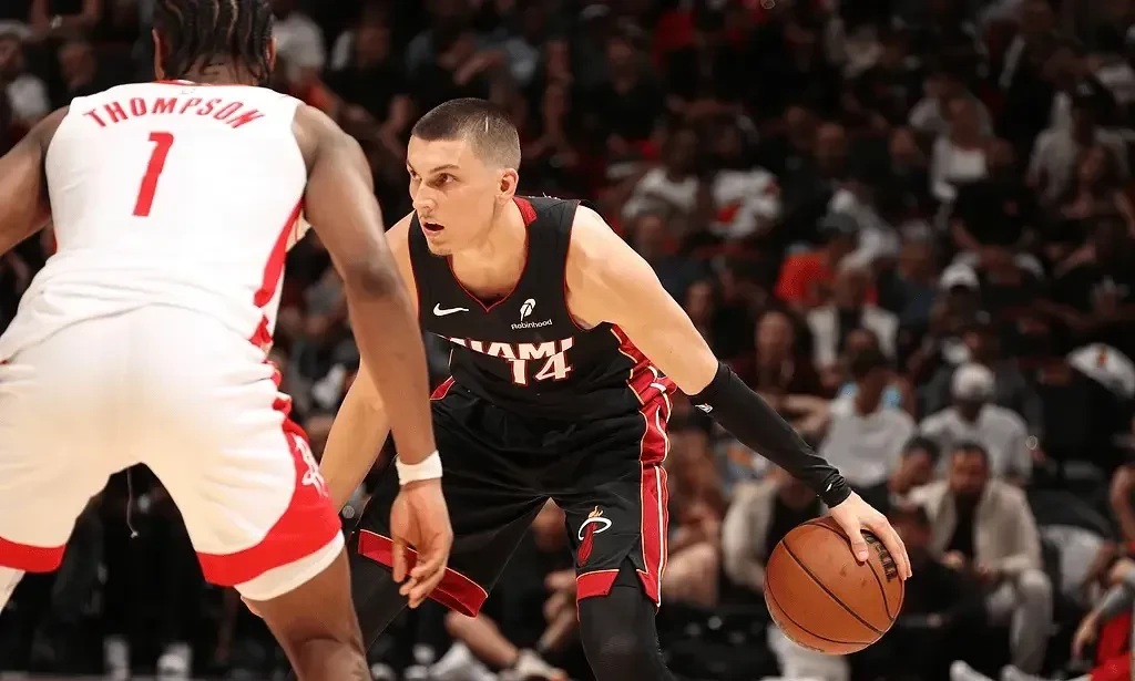 法国男篮完胜热火B队，阿德巴约送出助攻的简单介绍