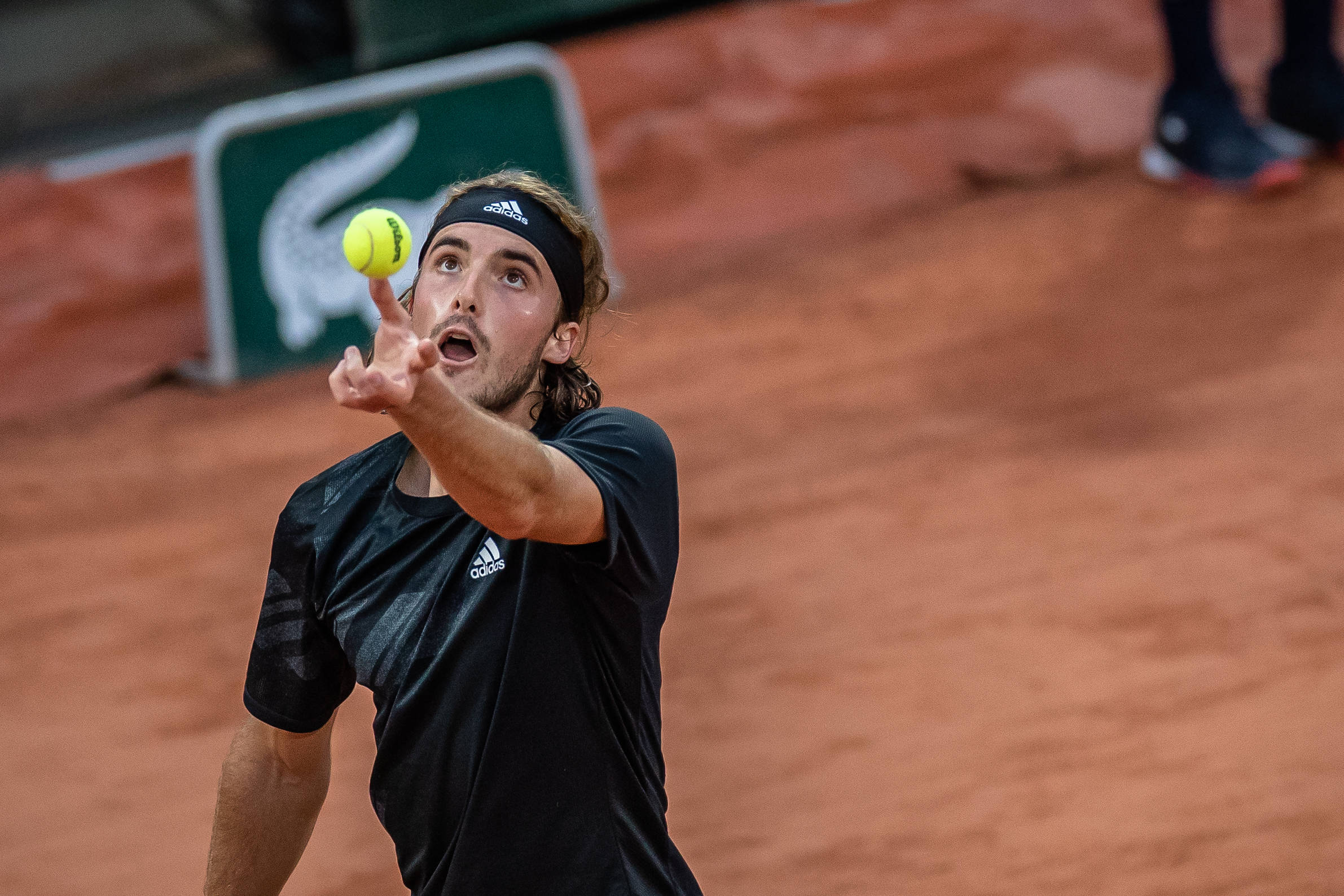 关于美国网球队血洗世界网球队，西西帕斯高光表现的信息