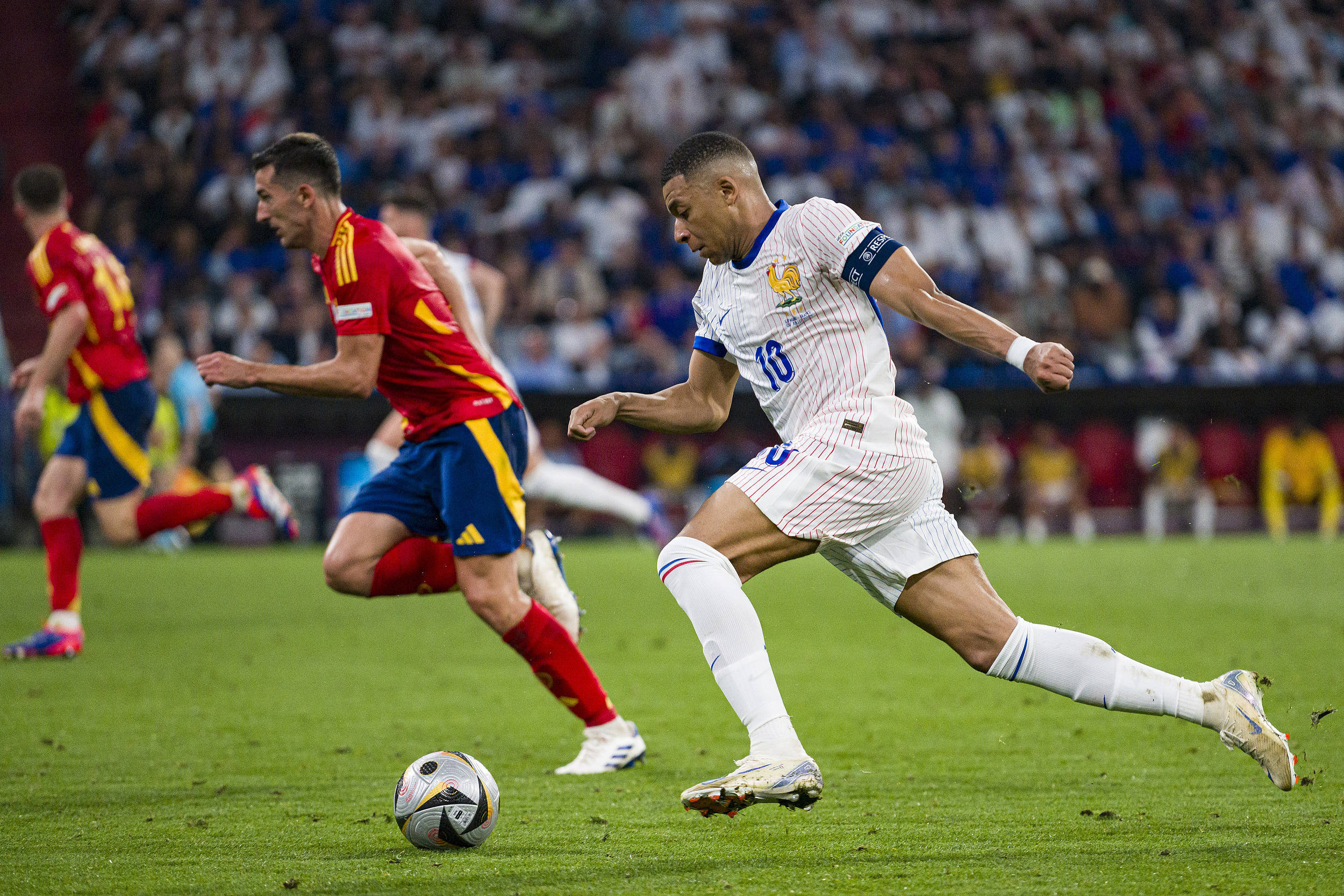 开云体育在线-冷门频出！欧洲杯战况跌宕起伏的简单介绍