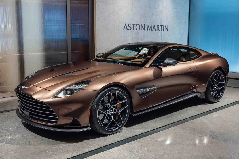 阿斯顿马丁险胜威廉姆斯，塞恩斯惊艳四座