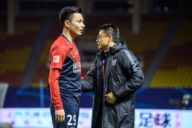 开云体育平台APP-深圳佳兆业客场击败青岛黄海，逆袭成功