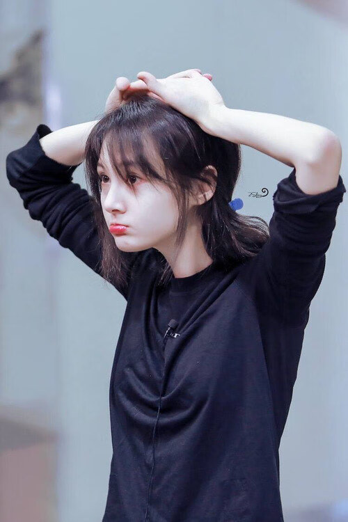 他用一记摧毁马赛体系的抢断，反衬了巴斯托尼的残缺完美